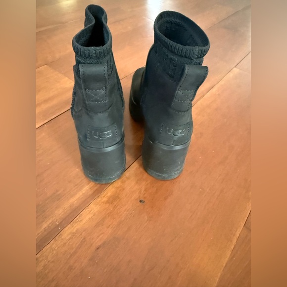 UGG Moxy Chelsea size 6.5 worn once - perfect condition - Picture 2 of 3